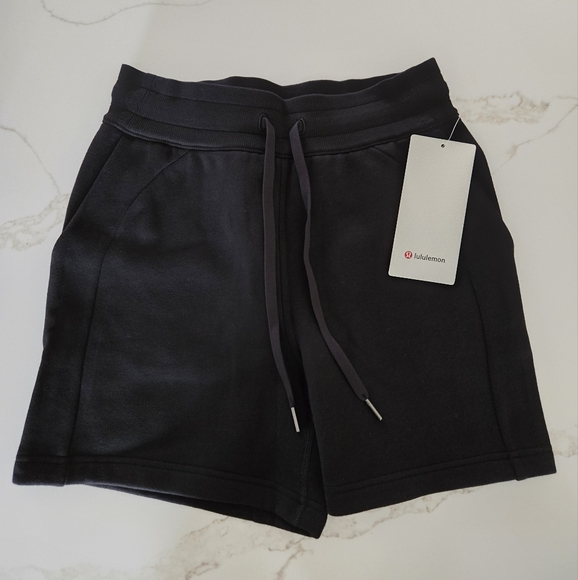 lululemon athletica Pants - NWT Lululemon Scuba High-Rise Short 5"